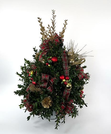 Traditional Plaid Boxwood Tree